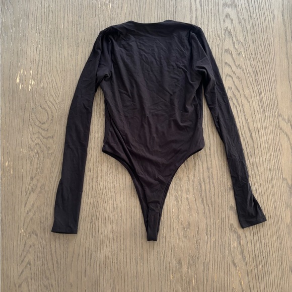 Eterne long Sleeve Deep V Bodysuit - Picture 10 of 10